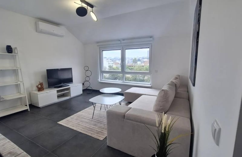 Alquiler de un nuevo piso de 3 habitaciones, 63 m², en el distrito de Vozdovac, Belgrado, Serbia